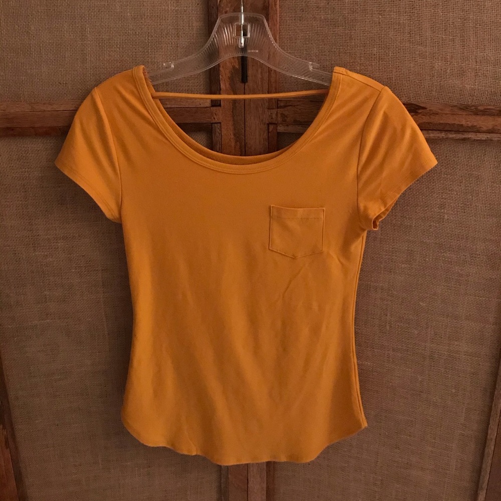 Mustard yellow tee